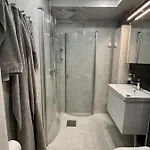 Modern 2 In The Centre, Free Parking, 55m2 Homestay *