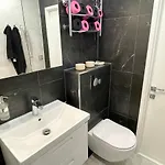 Modern 2 In The Centre, Free Parking, 55m2 *