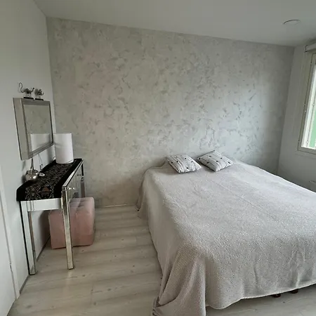 Modern 2 In The Centre, Free Parking, 55m2 Homestay *